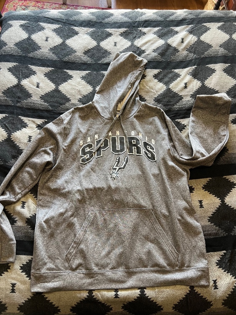 Go Spurs Go! Hoodie w front pocket. #SpursNation XL
